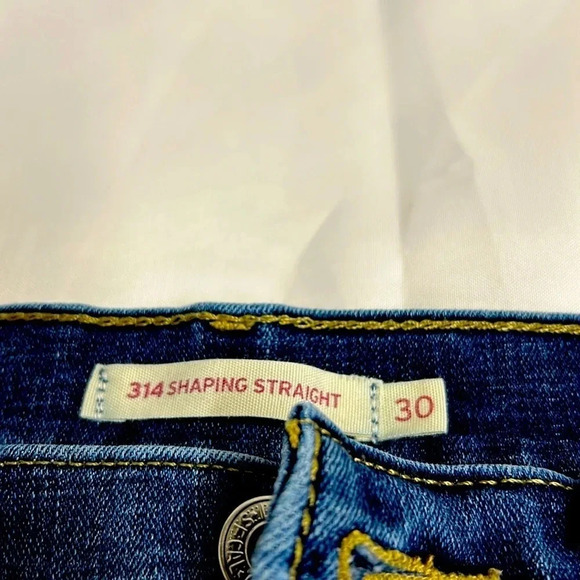 Levi Strauss 314 SHAPING STRAIGHT WOMEN'S JEANS. Size 30. NWOT - Picture 3 of 6